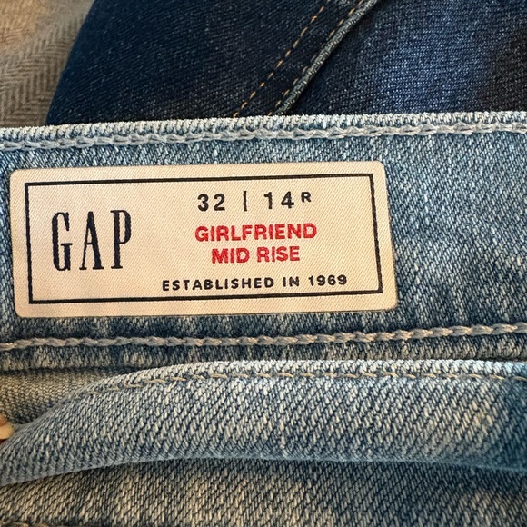 GAP Blue Distressed girlfriend mid rise Jeans - Picture 3 of 4